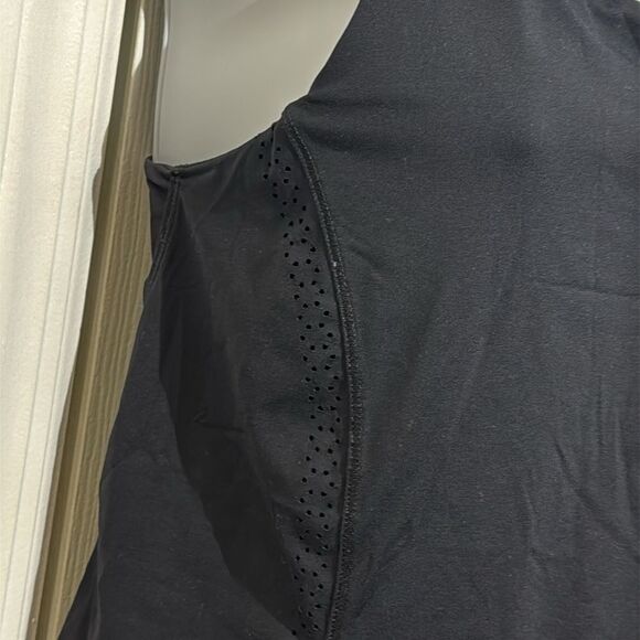 Lululemon Women’s Hit It Black Tank Top With build in bra size 8 - Picture 2 of 12
